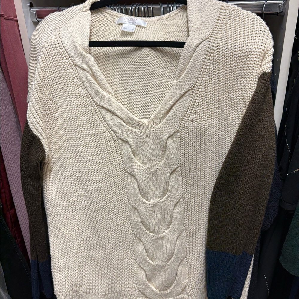 VENUS Cream and Brown V-Neck Sweater